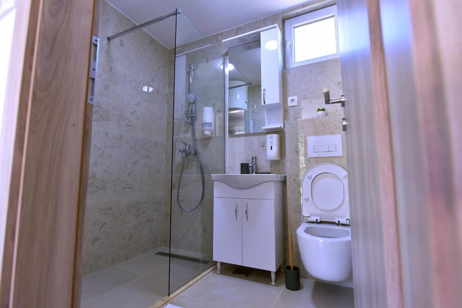 Airport Apartments Tri Hrasta Podgorica Exteriör bild